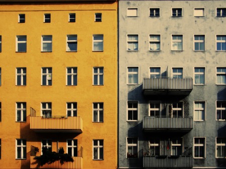 predio-janelas-varanda.jpg